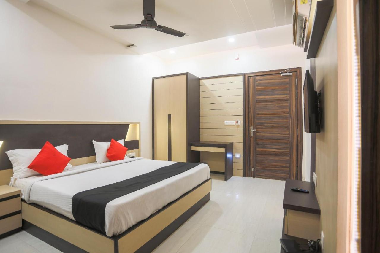 Capital O 69415 Green View Resort Alīgarh Extérieur photo